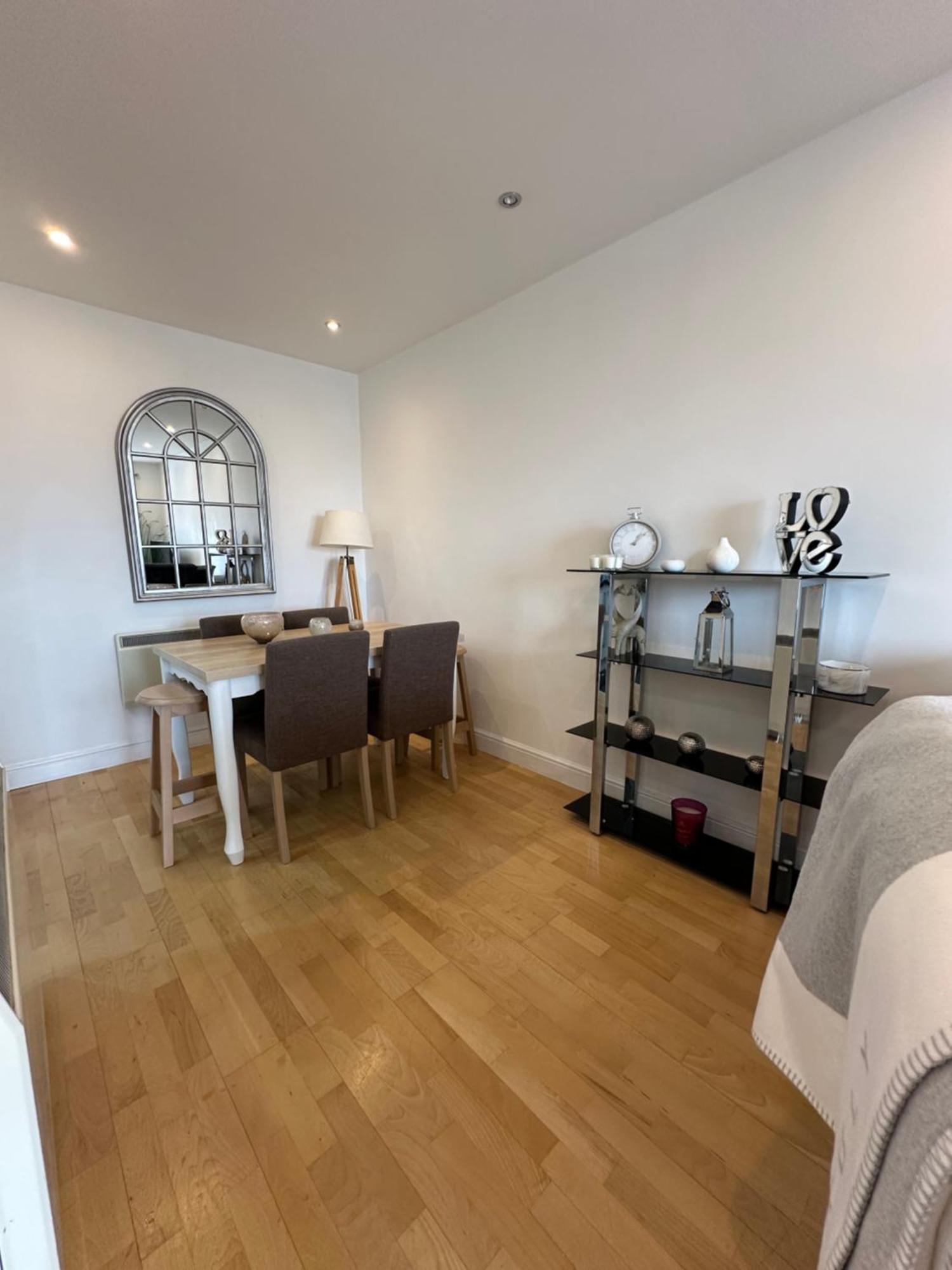 Apartment 2 Bed City, River Mersey View Apartment, Sleeps 5 Liverpool