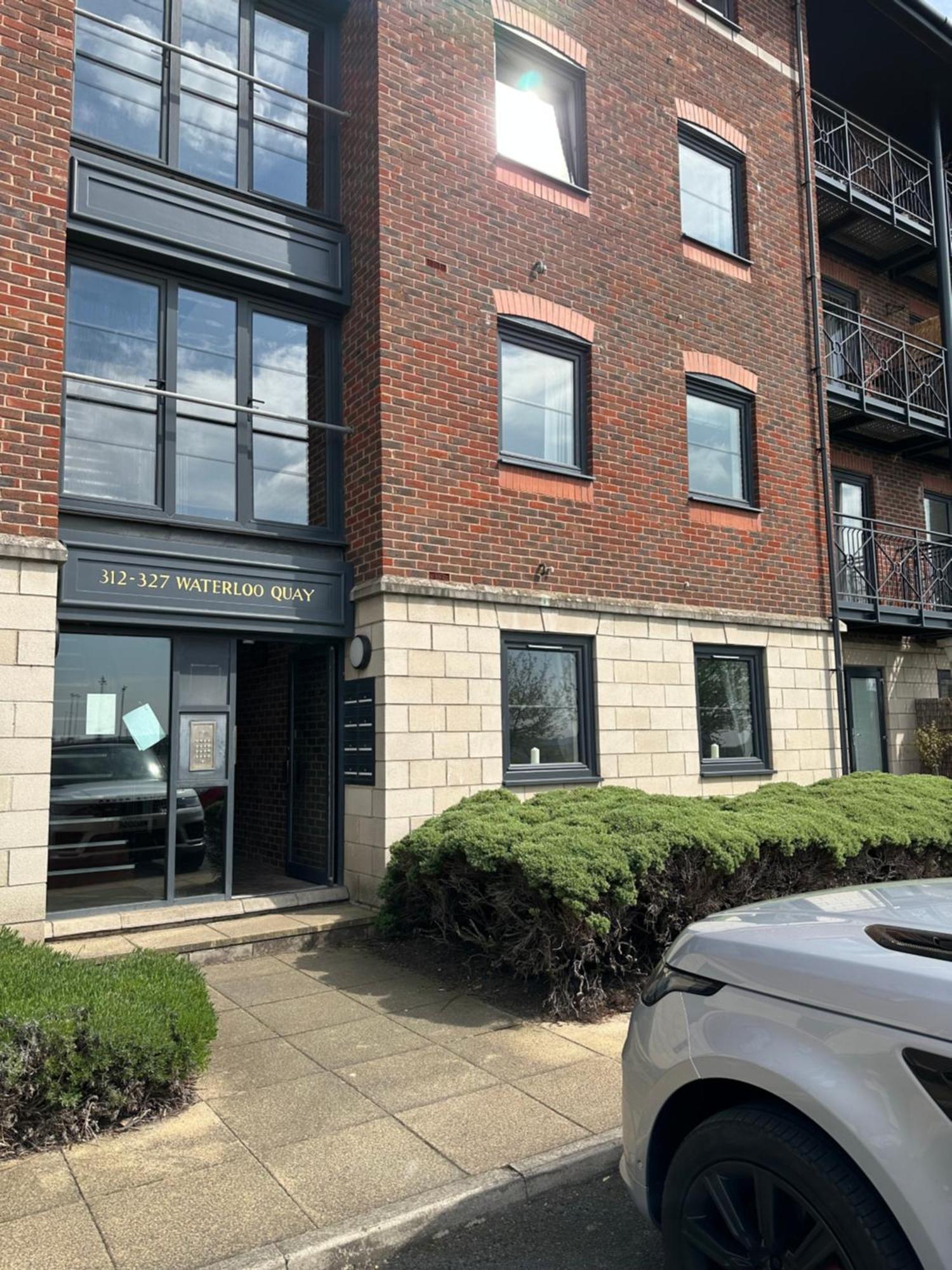 Apartment 2 Bed City, River Mersey View Apartment, Sleeps 5 *